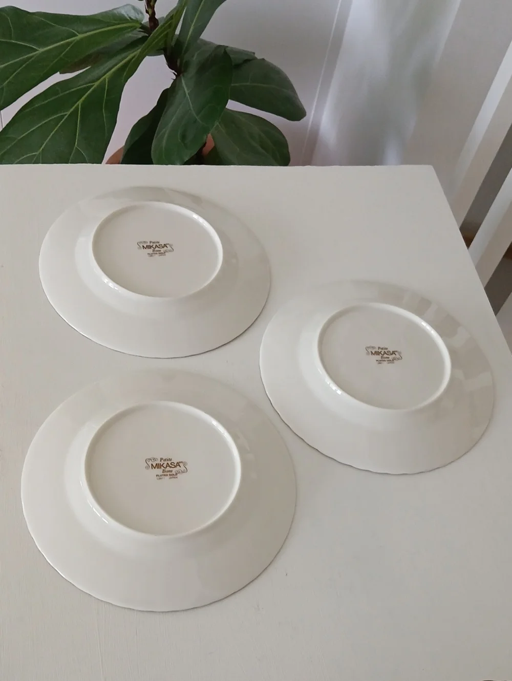 Mikasa Petite FLUTED GOLD Fine China L9811 Salad Plates 8.25